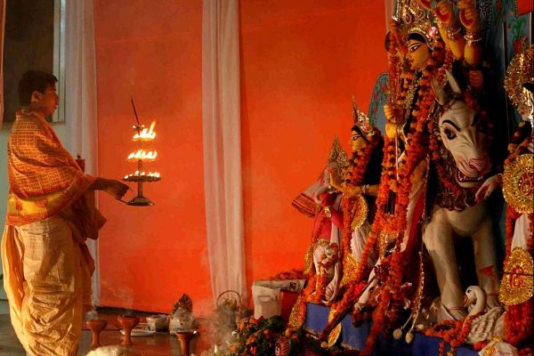 Sovabazar Rajbari opens doors to teach the art of Durga Puja rituals
